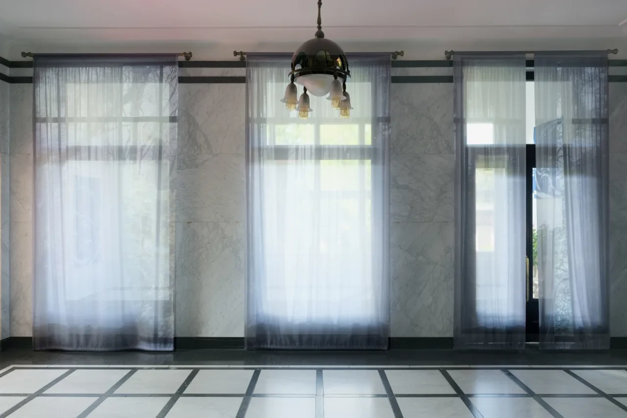 Stiftung Sanatorium Dr. Barner - Ausstellung - Veronika Kellndorfer, Die Analogie von Vorhang und Pflanze, 2023 Stiftung Sanatorium Dr. Barner - Ausstellung - Veronika Kellndorfer, Die Analogie von Vorhang und Pflanze, 2023